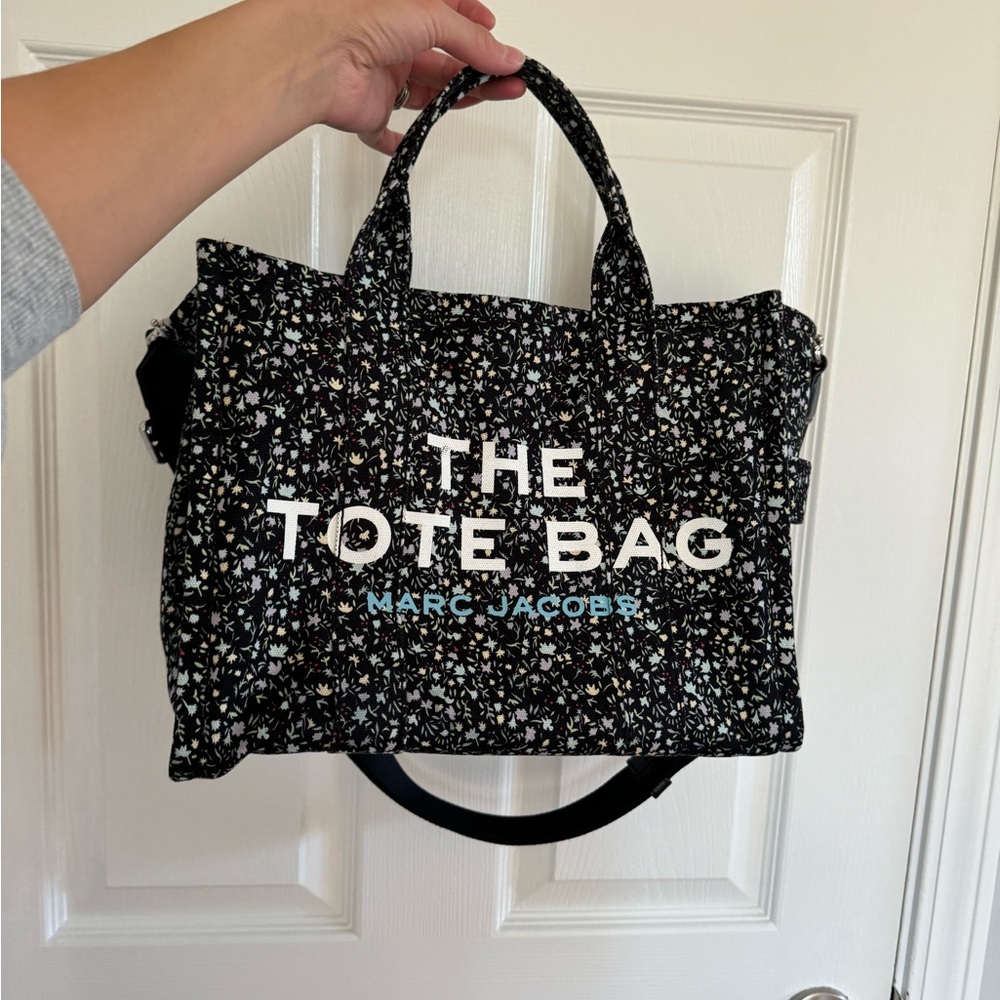 The tote bag Marc Jacobs